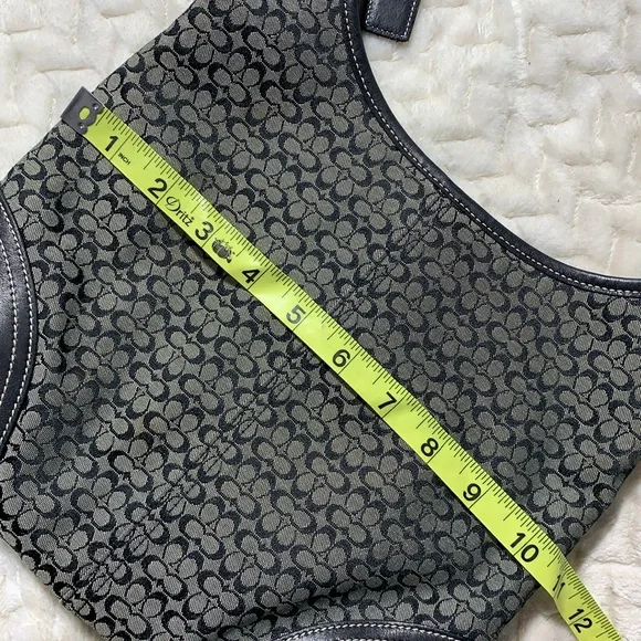 COACH SLIM SIGNATURE CROSSBODY No. E3K-6386 BLACK & GRAY LEATHER DETAILING EUC - Picture 7 of 14